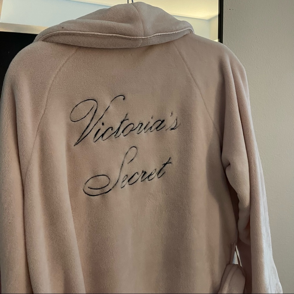 Light pink robe.